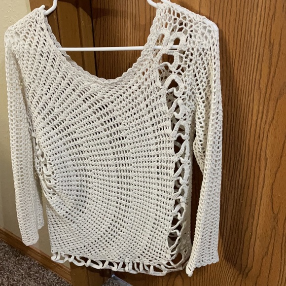 White top - Picture 2 of 2